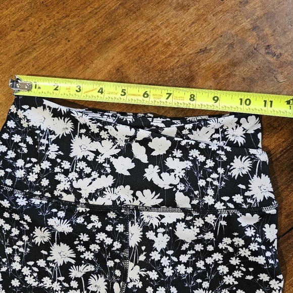 Free People Movement Lose Control Wrap Leggings Black & White Floral Size XS - Picture 15 of 15